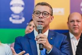 Governador Fábio Mitidieri sofre fratura no dedo do pé e se afasta das funções temporariamente