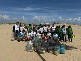 Prefeitura de Aracaju promove ação de educação ambiental na praia do Havaizinho