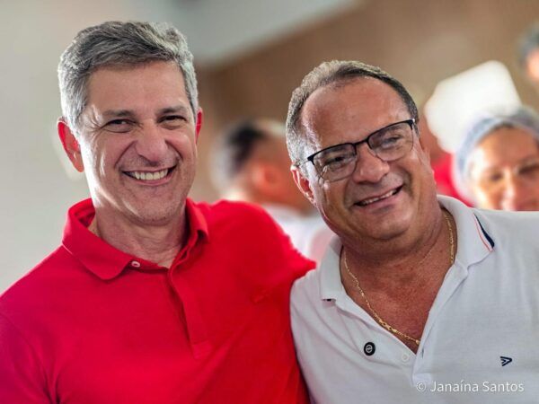 Prefeito de Poço Redondo reúne lideranças do Alto Sertão e declara apoio à reeleição do senador Rogério