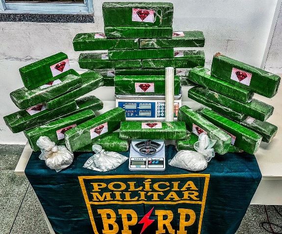 Radiopatrulha apreende cerca de 25kg de drogas em depósito em Aracaju