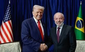 Lula fala sobre fim do tarifaço e exibe foto com Trump