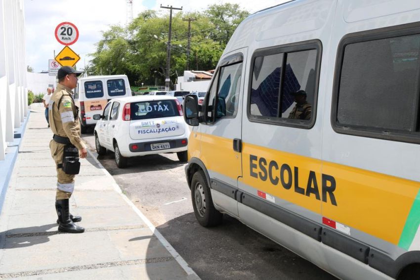 Prefeitura convoca permissionários do transporte escolar para renovar alvará irregular