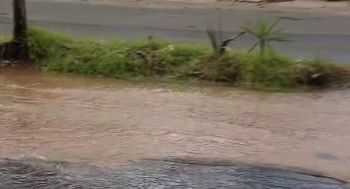 Vazamento de água causa transtornos na Zona Norte de Aracaju