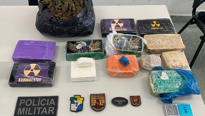 Suspeitos fogem da PM e abandonam mala com 11 kg de drogas no Bugio