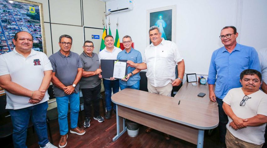 Governo de Sergipe assina ordens de serviço para restauração de rodovias que ligam Itabaianinha a Tomar do Geru e Tobias