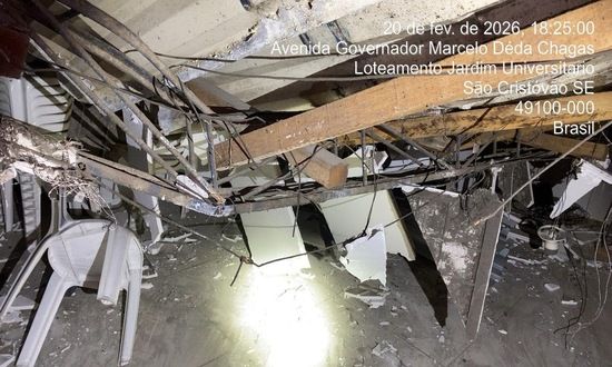 Parte do teto de lanchonete desaba no bairro Rosa Elze