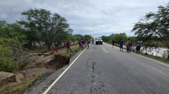Trecho da Rodovia SE-290 entre os municípios de Tobias Barreto e Poço Verde é totalmente interditado