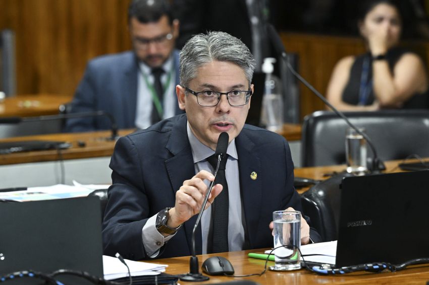 Senado já tem as assinaturas para a CPI investigar relações de ministros do STF com o Banco Master