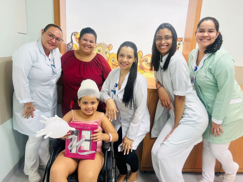 Hospital de Cirurgia celebra alta da primeira criança operada após retomada da Pediatria