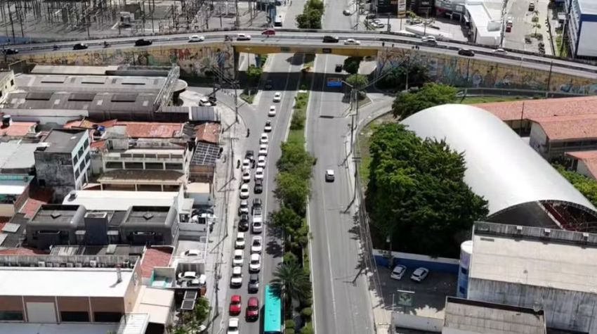 Trânsito fica alterado durante obras em viaduto da Avenida Francisco Porto em Aracaju