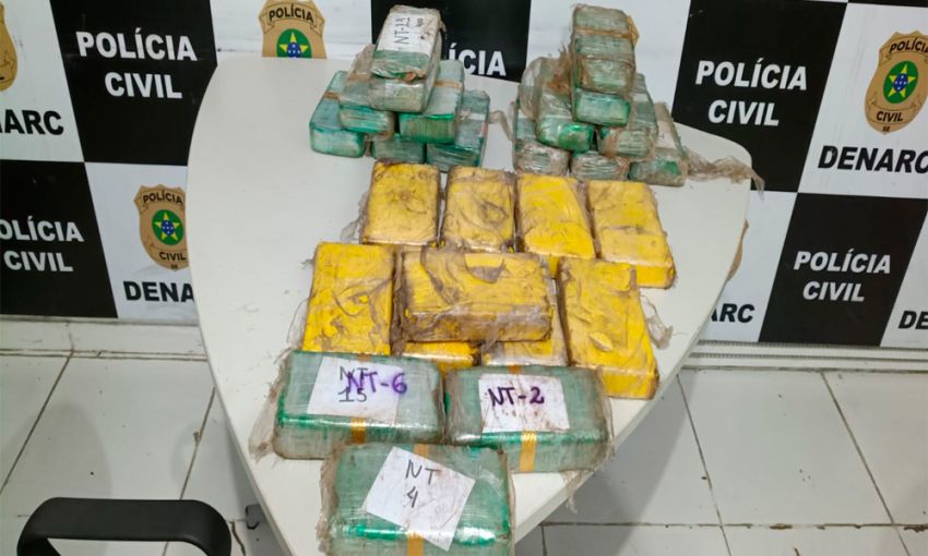 Homem é preso com 26 kg de drogas escondidos em veículo