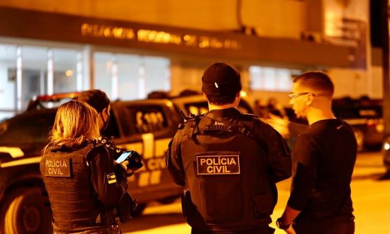 Diretor de escola é preso por suspeita de envolvimento em exploração sexual infantil