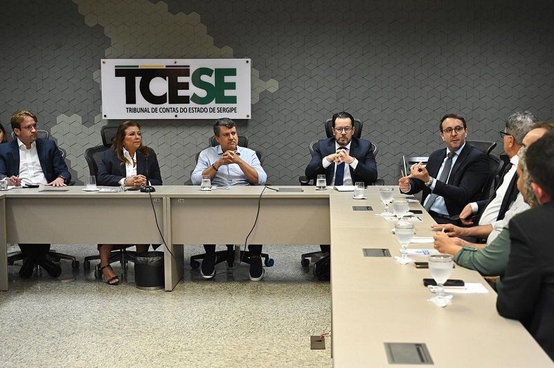 TCE reúne instituições para debater preservação de capela na Praia do Saco