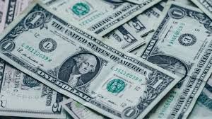 Dólar cai e fecha a R$ 4,97 em meio a incertezas sobre acordo entre EUA e Irã; Ibovespa avança