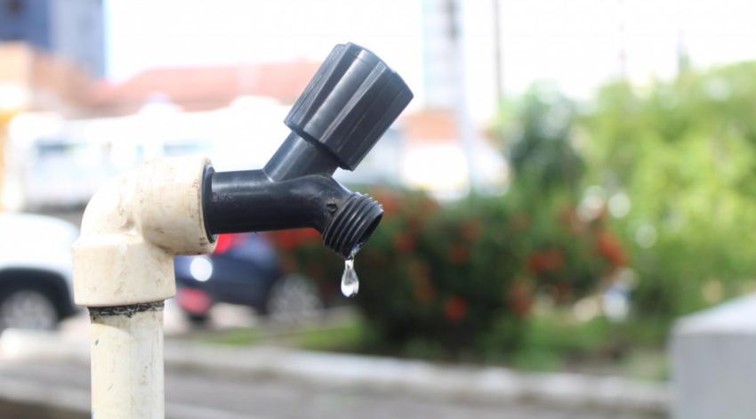 Vazamento em adutora deixa 16 localidades de Aracaju sem água