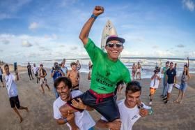 Com apoio da torcida, surfista de Aracaju vence 1ª etapa do Brasileiro Master
