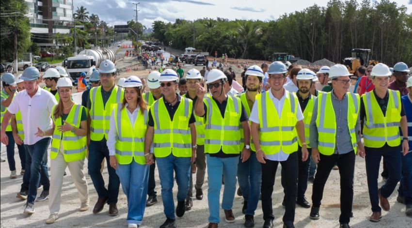 Governador vistoria viaduto do Complexo Viário Senadora Maria do Carmo Alves e confirma entrega em 27 de maio