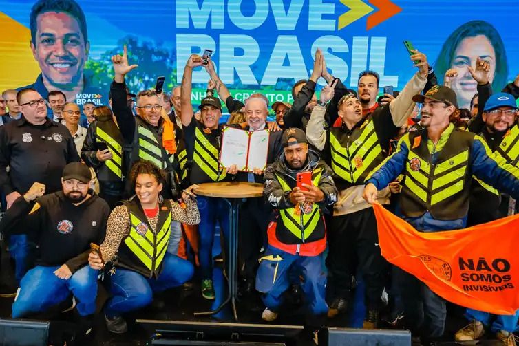 Lula cria programa de R$ 30 bilhões para motoristas de aplicativos