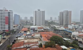 Aracaju registra mais de 50 mm de chuva em 12 horas