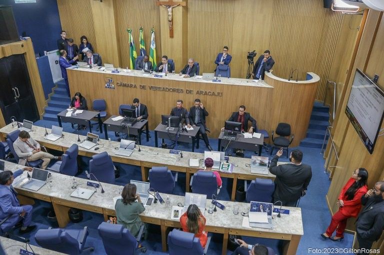 Debate sobre banheiros, famílias LGBT e crianças em paradas gays é destaque em sessão em Aracaju