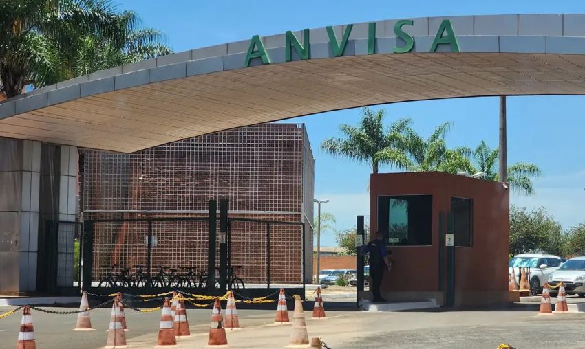 Anvisa determina recolhimento de antibióticos e soro fisiológico