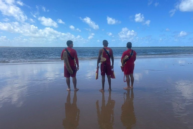 Jovem desaparece no mar durante banho na Praia dos Artistas, em Aracaju