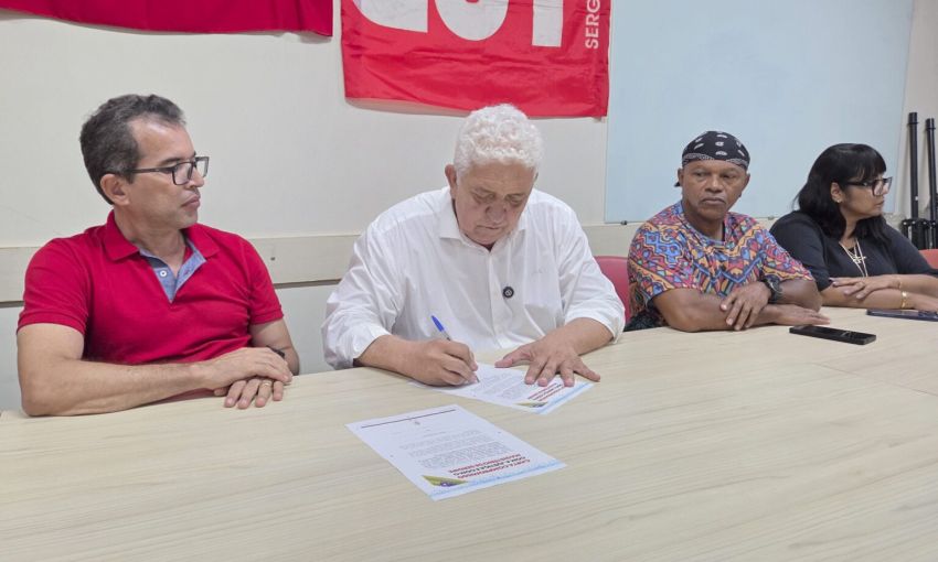Candidatos ao Governo de Sergipe assinam compromisso proposto pelo SINTESE para destravar reajuste de professores