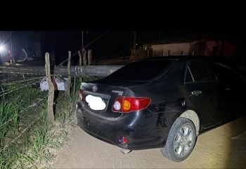 Veículo de passeio colide em poste e deixa povoado Gameleira, em Campo do Brito, sem energia elétrica