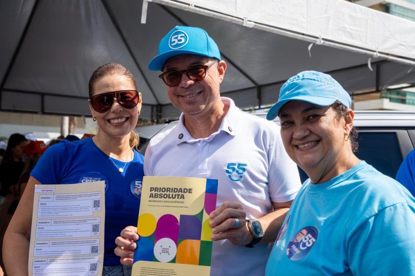 Fábio assina compromisso com a 1ª infância ao lado de Érica, que levou pauta ao lançamento da campanha