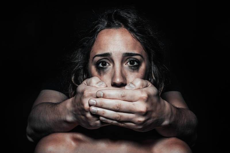Agosto Lilás: violência psicológica contra mulheres cresce 16,9% no Brasil e pode começar de forma sutil