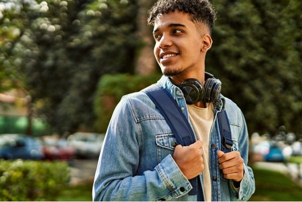 Depois dos 18 anos, o que muda na saúde? Pesquisa internacional chama atenção para prevenção entre jovens