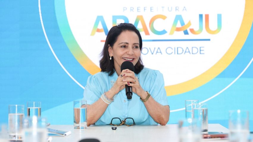 Prefeita Emília autoriza pagamento retroativo de direitos congelados e anuncia convocação de mais 64 professores