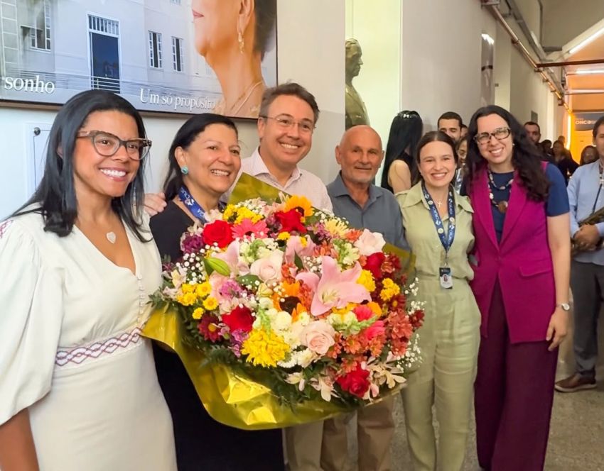 Hospital de Cirurgia homenageia Márcia Guimarães por liderança na reconstrução da instituição