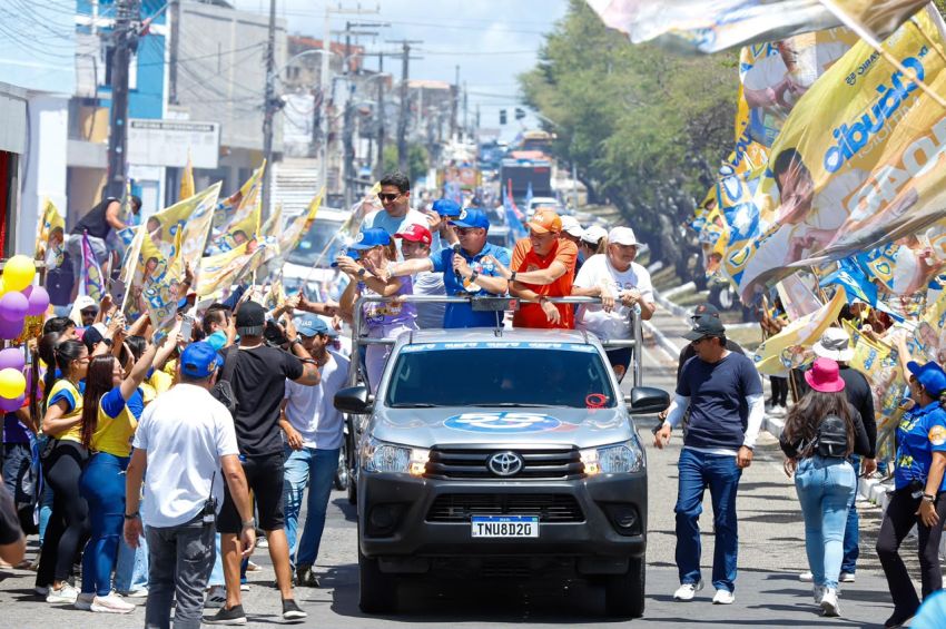 Fábio Mitidieri reúne apoiadores e aliados em carreata que integra o “Bora Lula” pelas ruas de Aracaju
