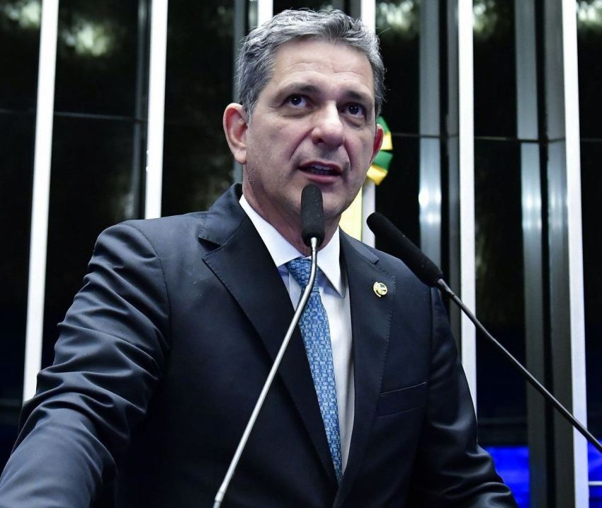 "Por onde anda Flávio Bolsonaro?", questiona senador Rogério Carvalho em meio a apuração sobre suposta saída do país