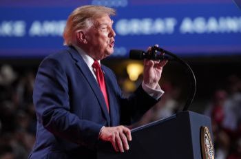 Trump acusa Democratas de fraude e compara com Brasil